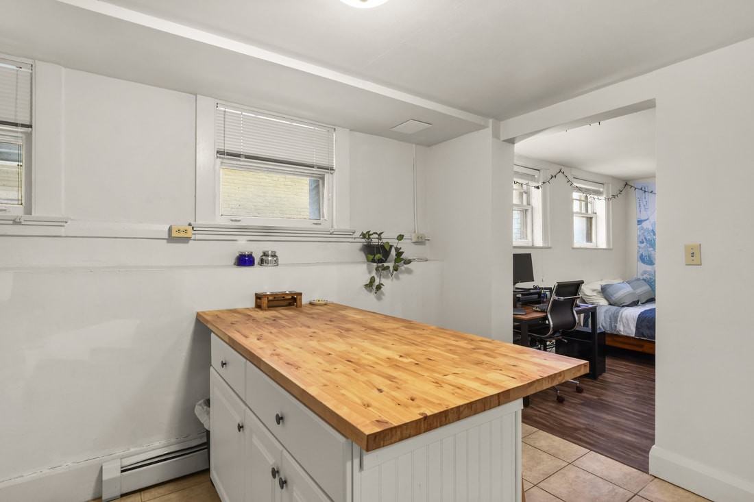 204 N Pinckney St - Photo 6 of 50