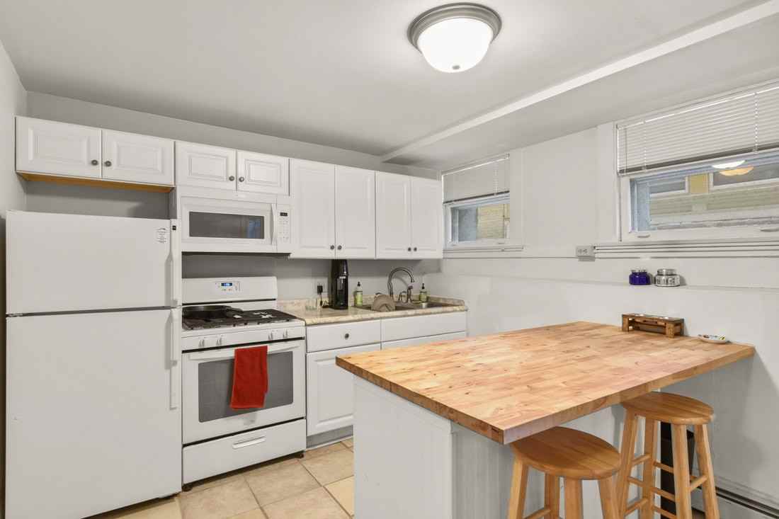 204 N Pinckney St - Photo 7 of 50