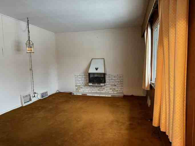 940 Lorette Ave - Photo 2 of 10