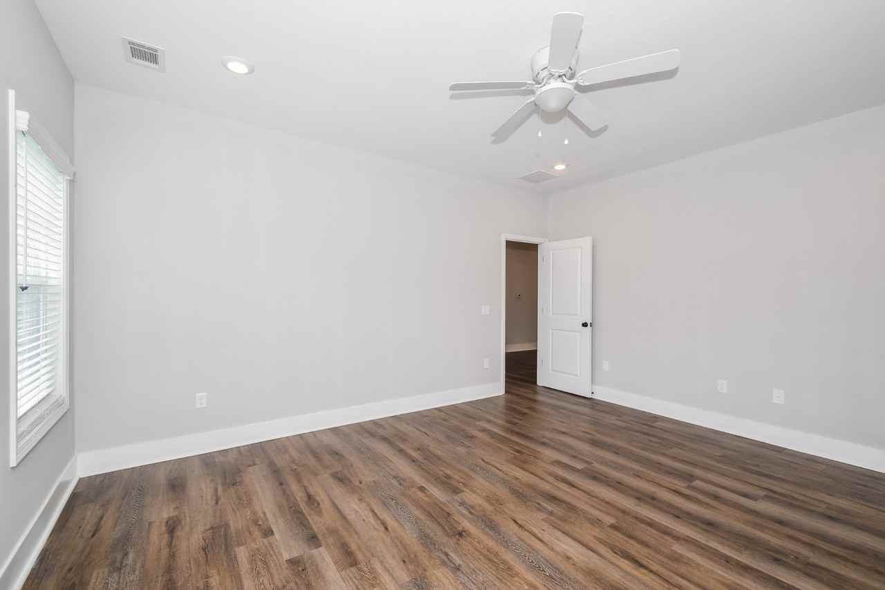 1047 Autumns Wood Cir E - Photo 7 of 25