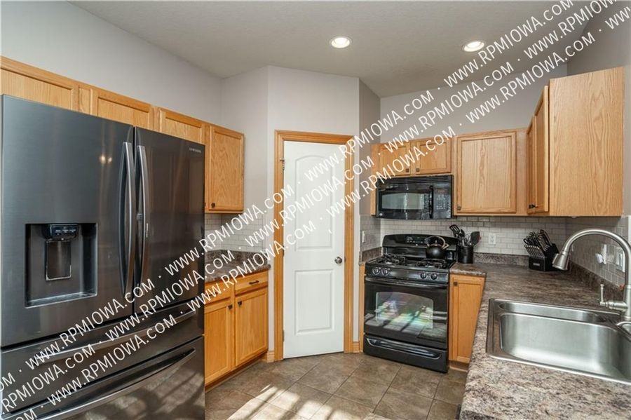 2102 4th Ave Se - Photo 3 of 15