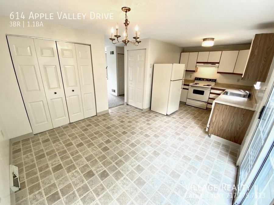 614 Apple Valley Dr - Photo 2 of 34