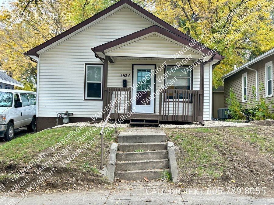 1324 E 4th St - Photo 2 of 26