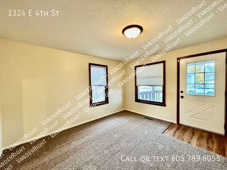 1324 E 4th St - Photo 3 of 26