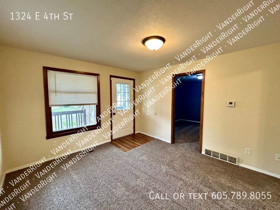 1324 E 4th St - Photo 4 of 26