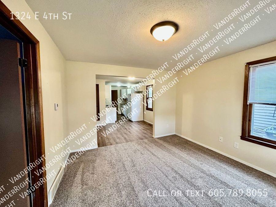 1324 E 4th St - Photo 5 of 26