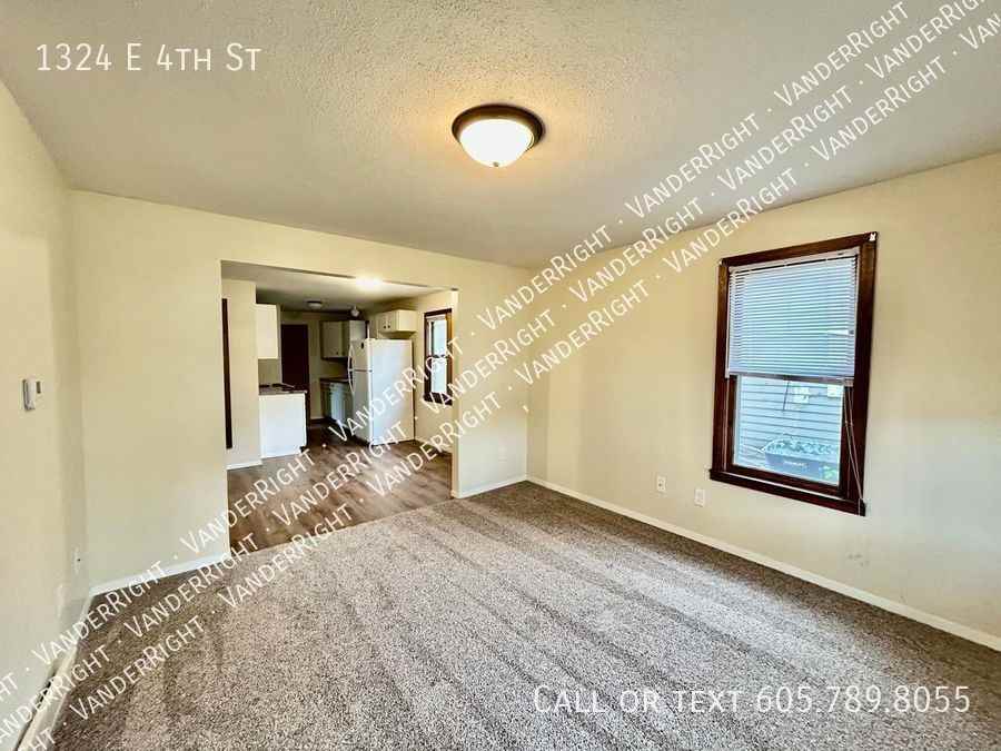 1324 E 4th St - Photo 6 of 26