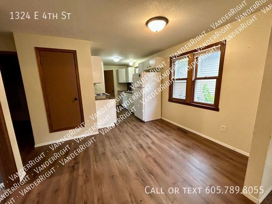 1324 E 4th St - Photo 7 of 26