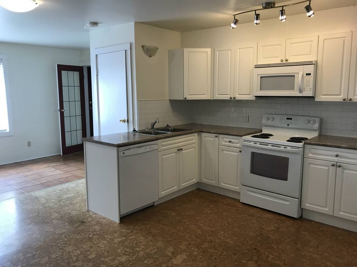 21882 124 Avenue - Photo 3 of 12