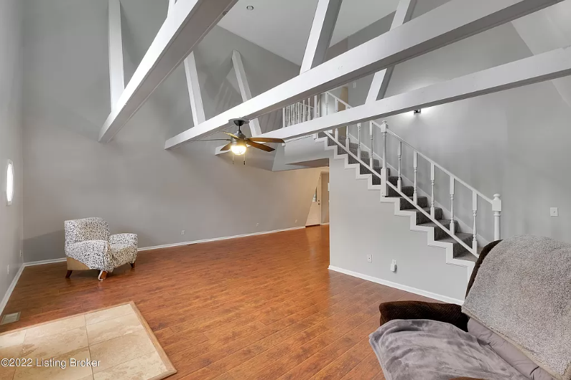 131 Overlook Dr - Photo 2 of 37