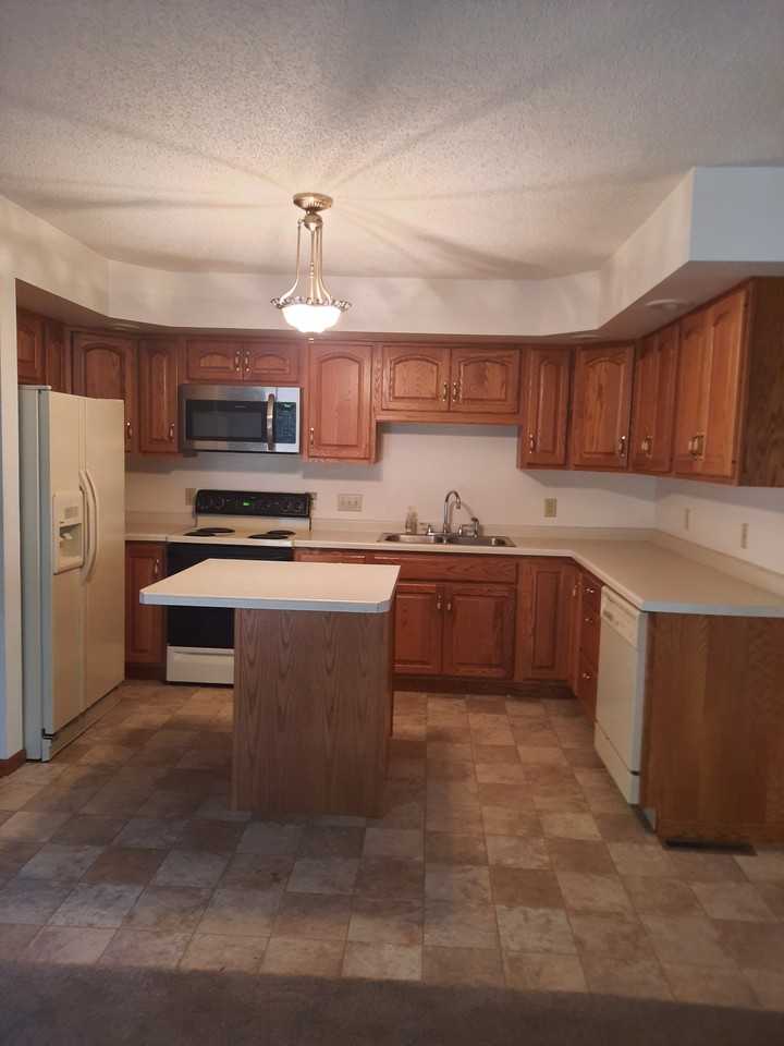613 N Broadway #613 - Photo 2 of 10