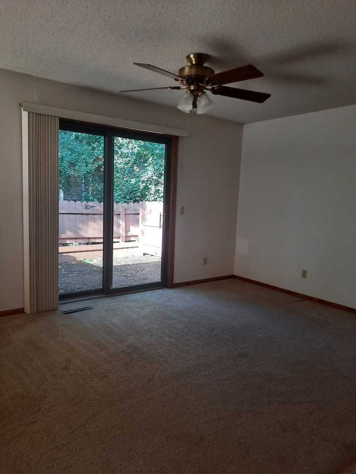 613 N Broadway #613 - Photo 3 of 10