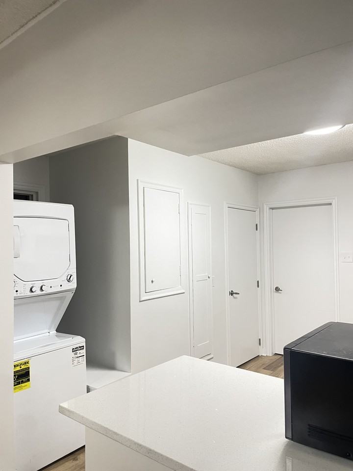 11404 87 St NW - Photo 3 of 10