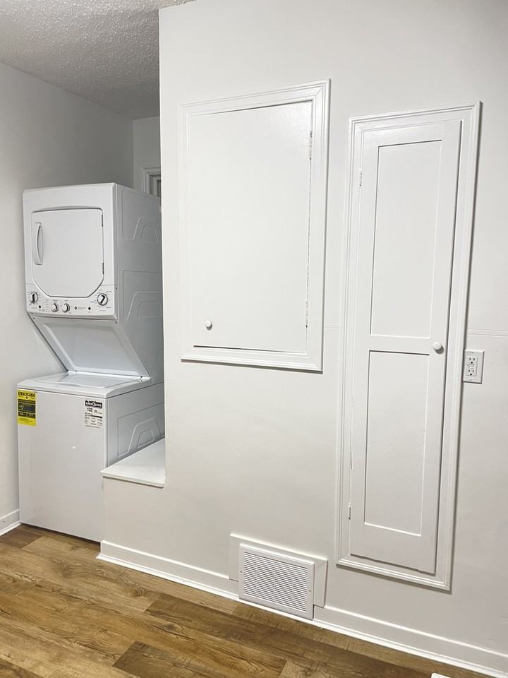 11404 87 St NW - Photo 2 of 10