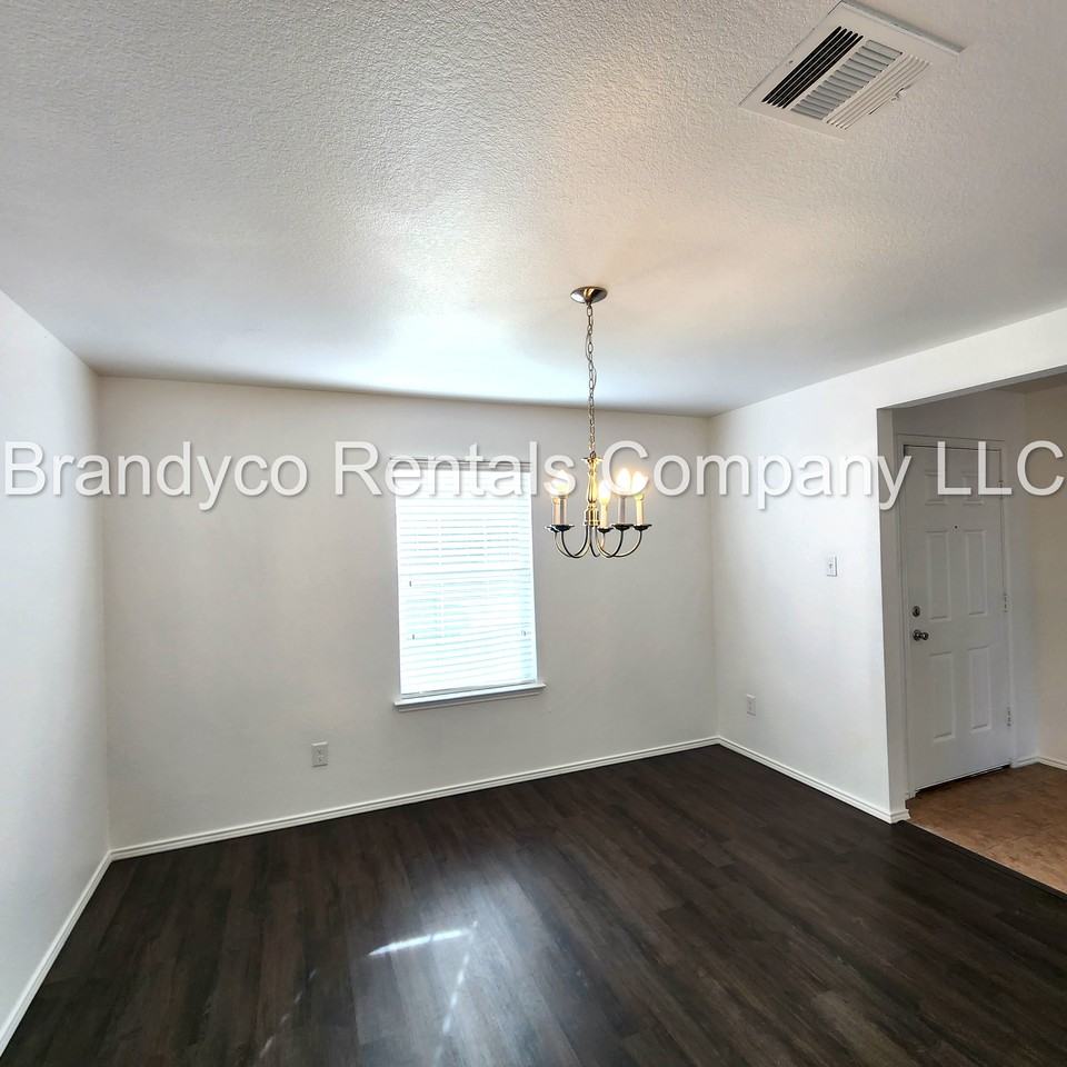 411 Taurus Dr #1 - Photo 3 of 28