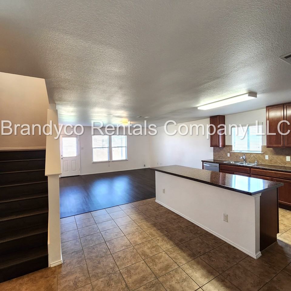 411 Taurus Dr #1 - Photo 4 of 28