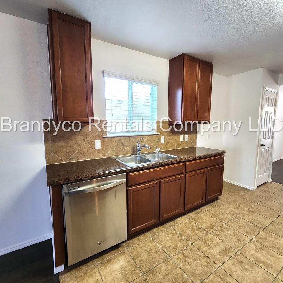 411 Taurus Dr #1 - Photo 5 of 28
