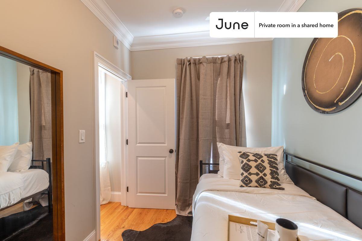 33 N Margin St #C - Photo 2 of 14