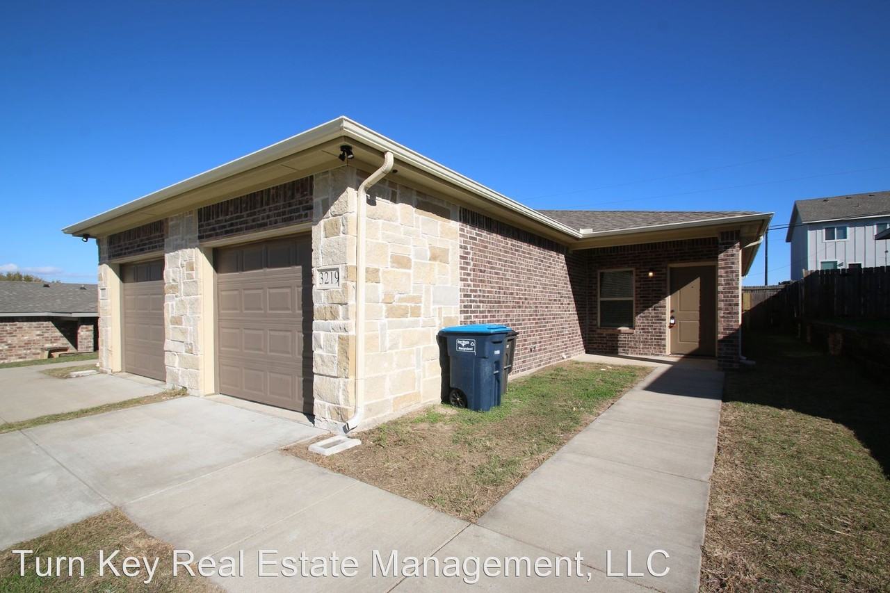 3217-3219 Karen St. - Photo 2 of 27