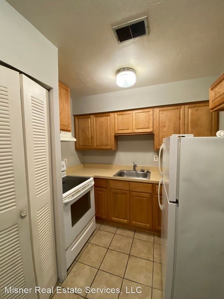 1109 NW 41st Avenue - Photo 3 of 11