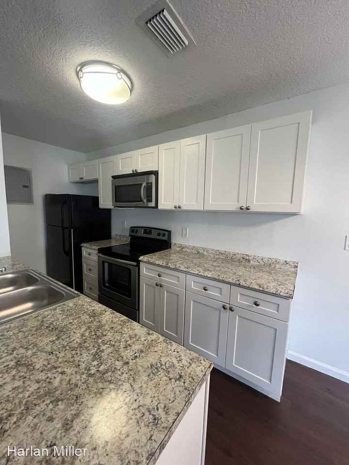 803 W Tiffany Dr #3 - Photo 3 of 19