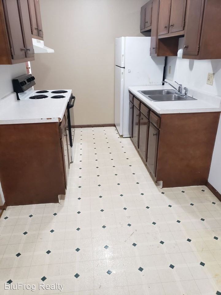 610 11th St NE - Photo 3 of 8