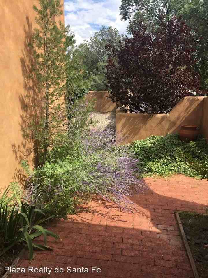 142 Valley Dr - Photo 3 of 39