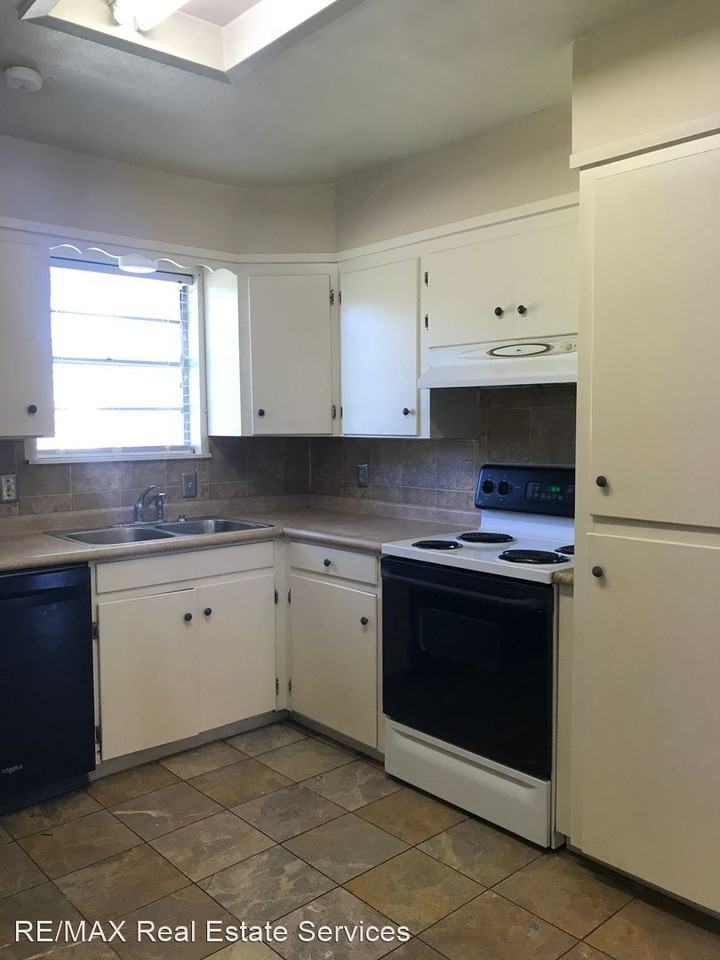 3218 Red Bud Ln - Photo 2 of 6