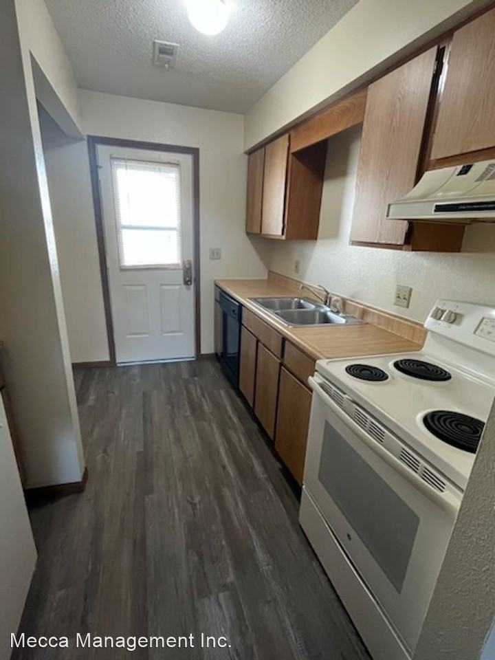 6523 - 6267 Field Ave. - Photo 3 of 12