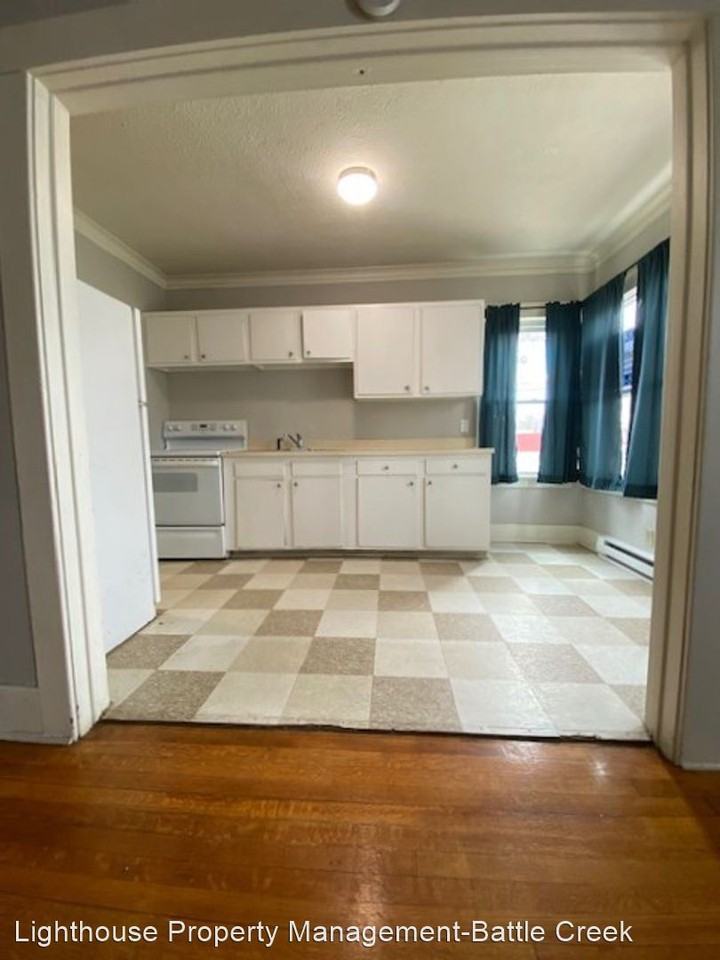 456 Capital Ave NE - Photo 3 of 8