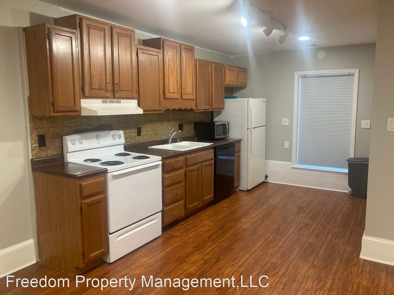 124-B & C Bow St - Photo 3 of 7