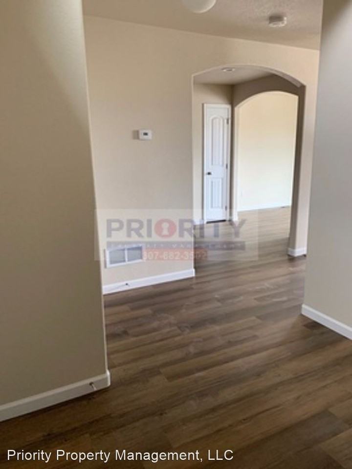 3225 Bantam Ave - Photo 2 of 16