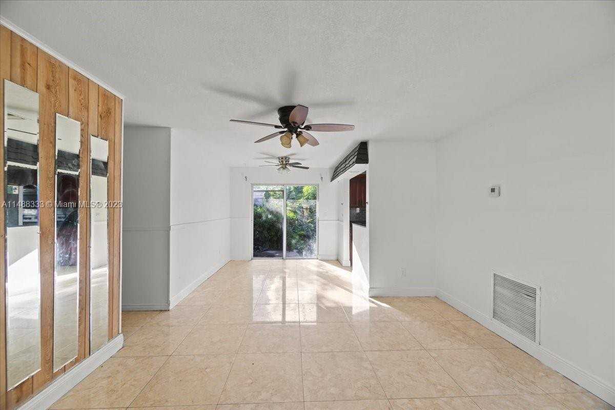 1189 Nw 43rd Ter - Photo 2 of 8