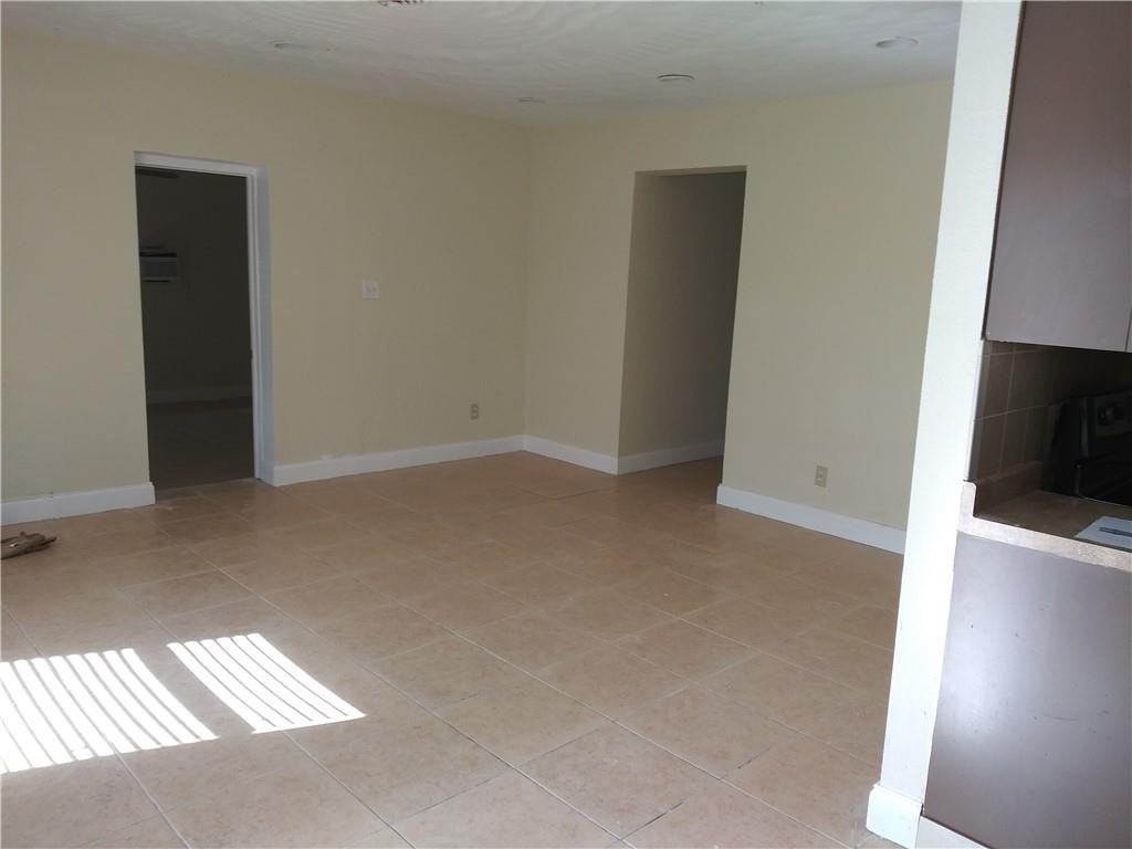 2701 Nw 21st St - Photo 2 of 8