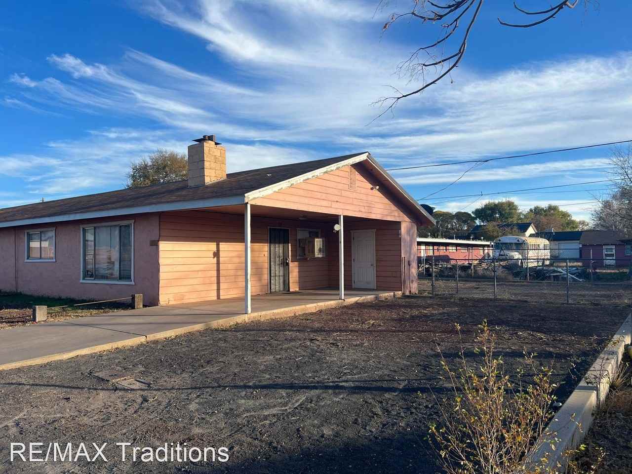 2bed/1 bath duplex unit - Photo 2 of 11