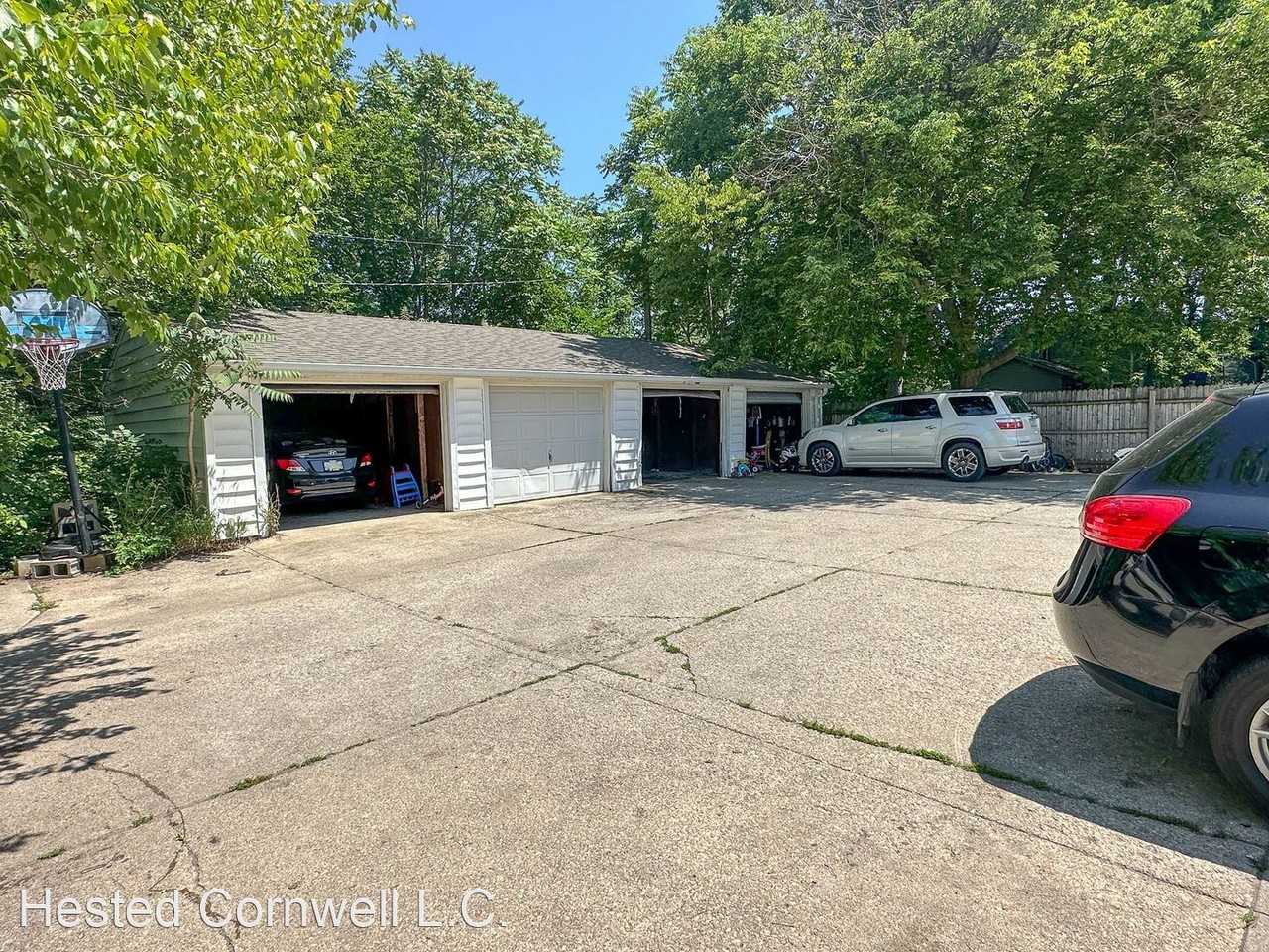 1006 Duff Ave - Photo 2 of 5