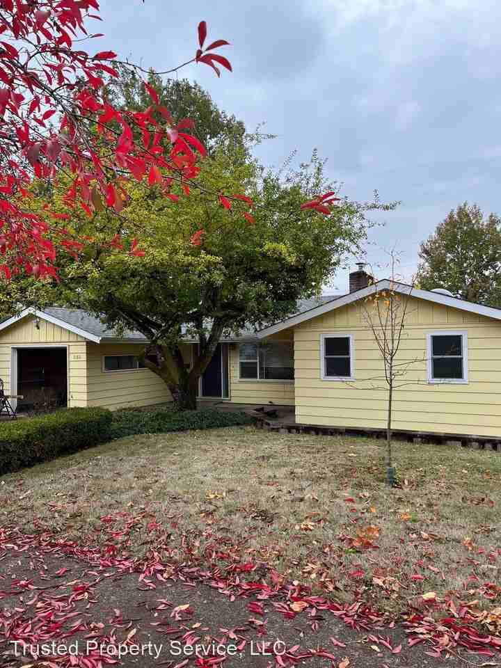 3180 University St - Photo 2 of 25