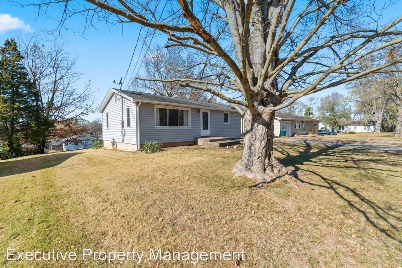 515 Crestwood Dr - Photo 3 of 16