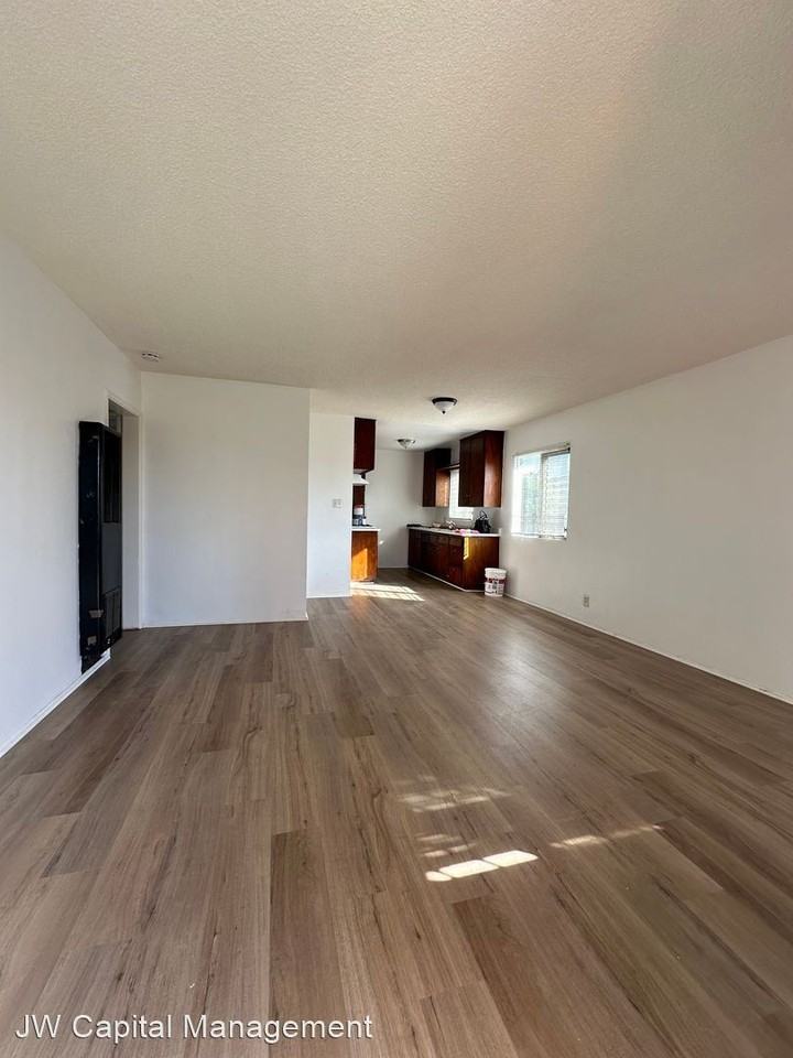 2165 Locust Ave Apartments in Southeast Wrigley, Long Beach, CA 90806