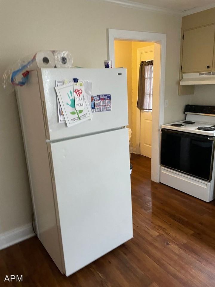 919 College St - Photo 3 of 6