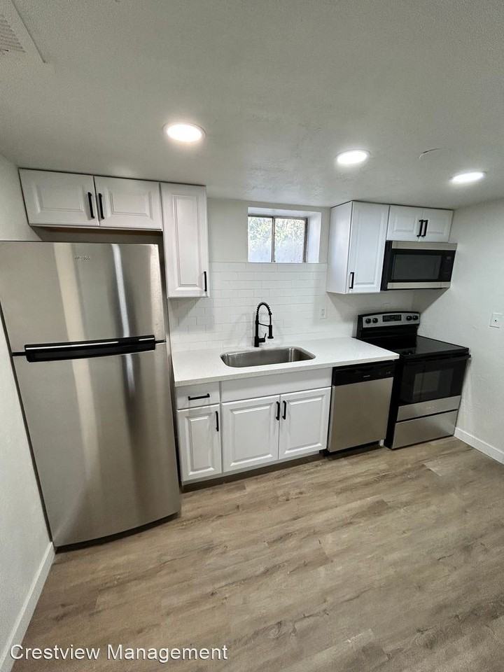 556 32nd St 3184 Porter Ave - Photo 2 of 38