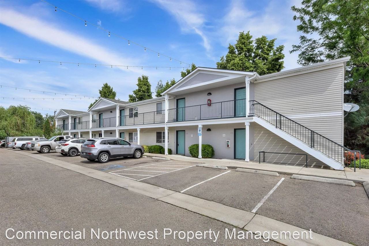 Selkirk Apartments - Photo 3 of 5