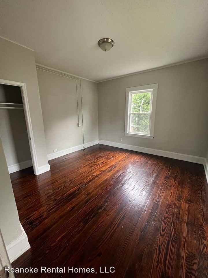 2225 Russell Ave Sw - Photo 2 of 10