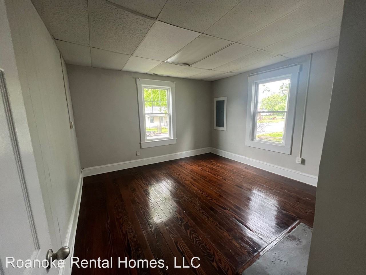 2225 Russell Ave Sw - Photo 3 of 10