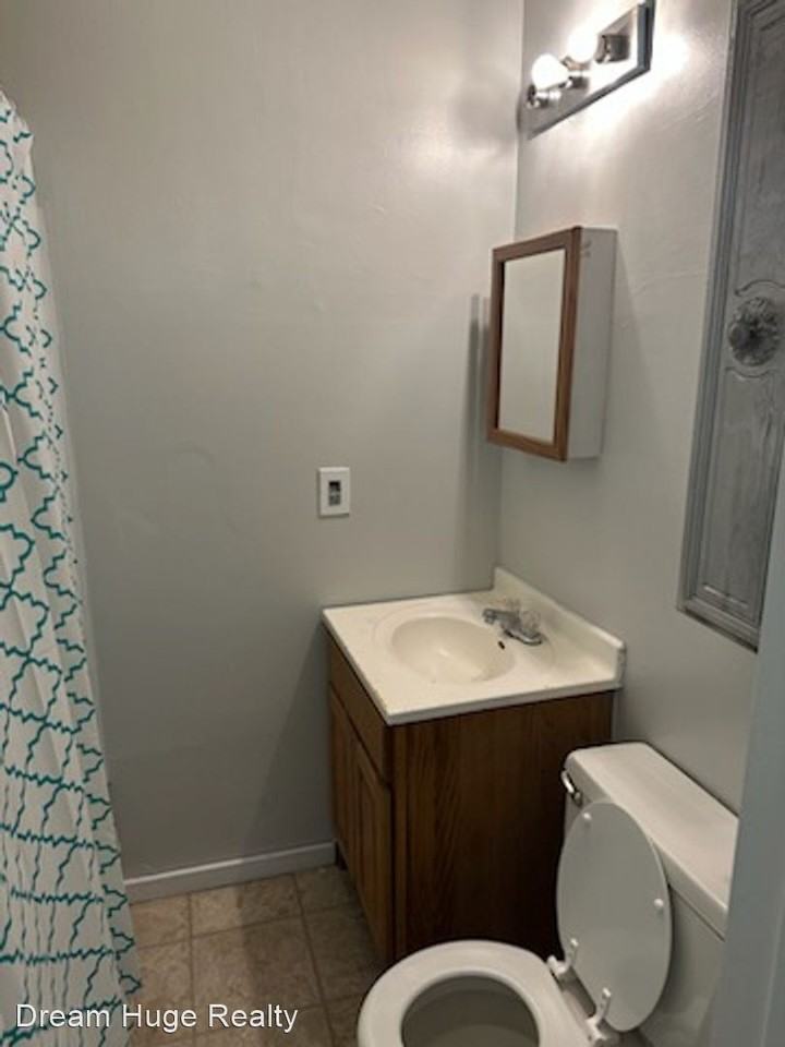 101 W 4th St - Photo 2 of 9