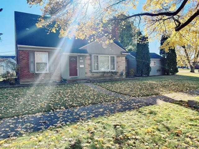 19051 Carlysle St - Photo 2 of 13