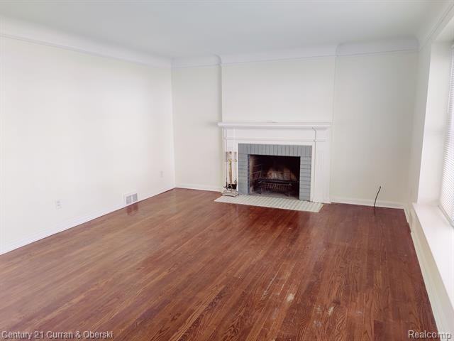 19051 Carlysle St - Photo 3 of 13