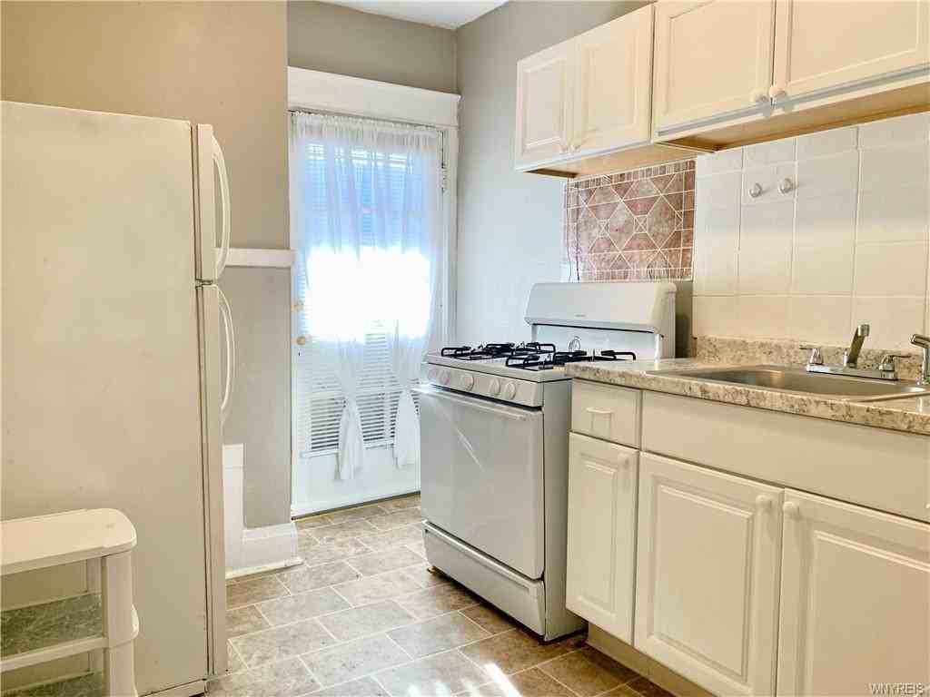 422 Skillen St - Photo 3 of 11