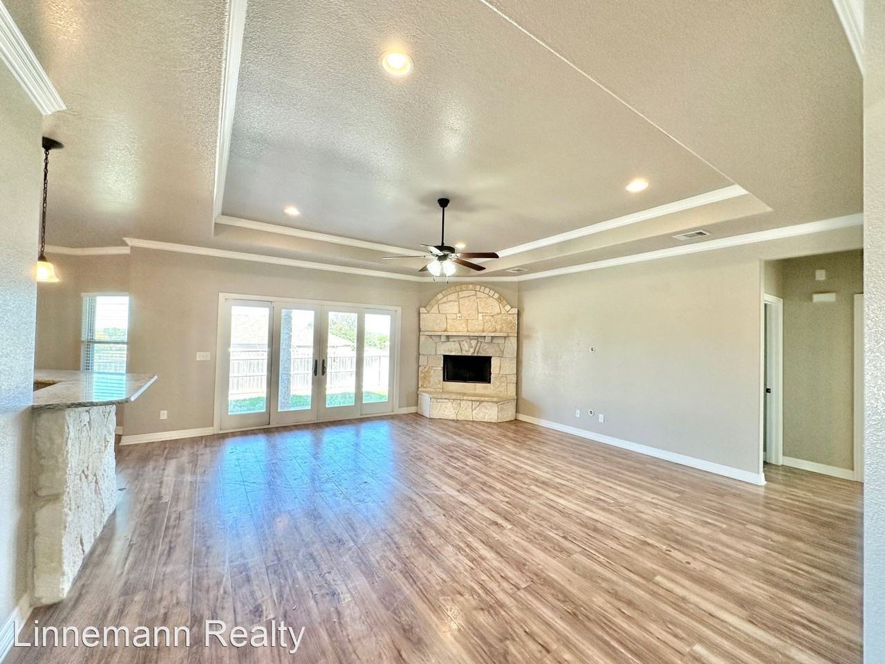 1041 Jewel Ln - Photo 3 of 50