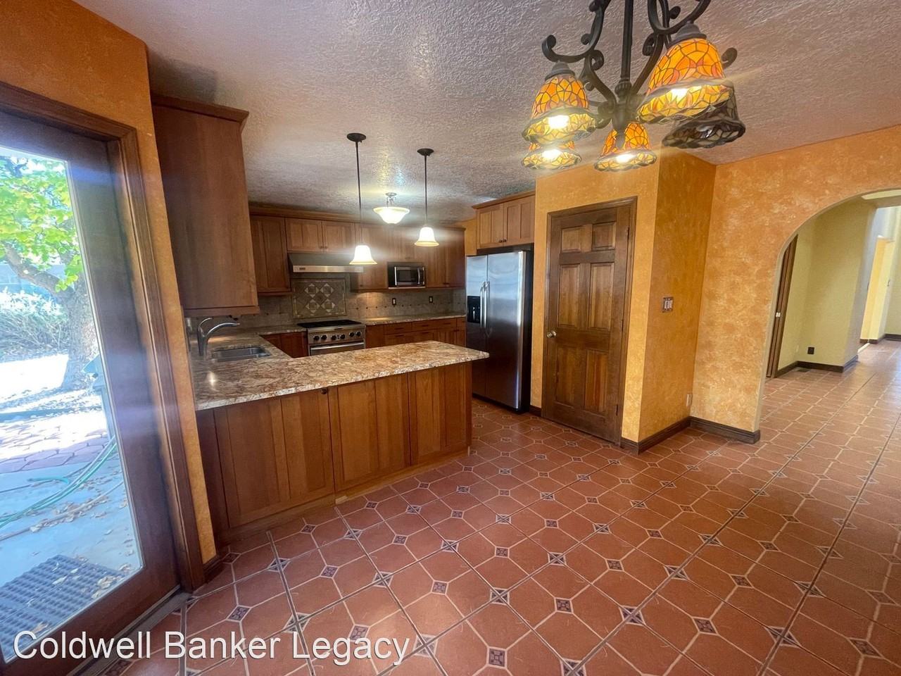 4908 Calle De Luna Ne - Photo 3 of 22